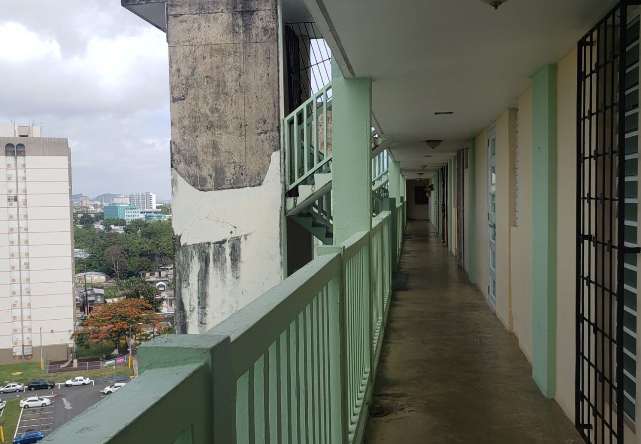 Apartamento en Hato Rey - Charming 2BR in Condado – 4 Min to the Beach & Parking