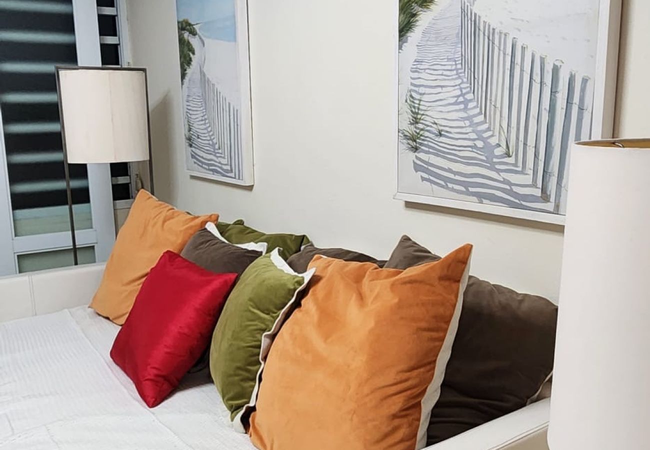 Apartamento en Hato Rey - Charming 2BR in Condado – 4 Min to the Beach & Parking