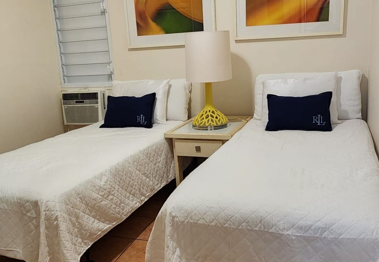 Apartamento en Hato Rey - Charming 2BR in Condado – 4 Min to the Beach & Parking