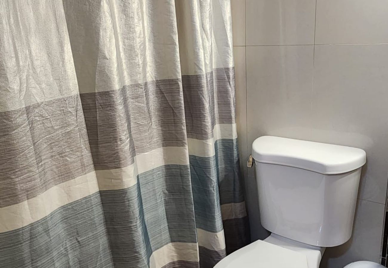 Apartamento en Hato Rey - Charming 2BR in Condado – 4 Min to the Beach & Parking