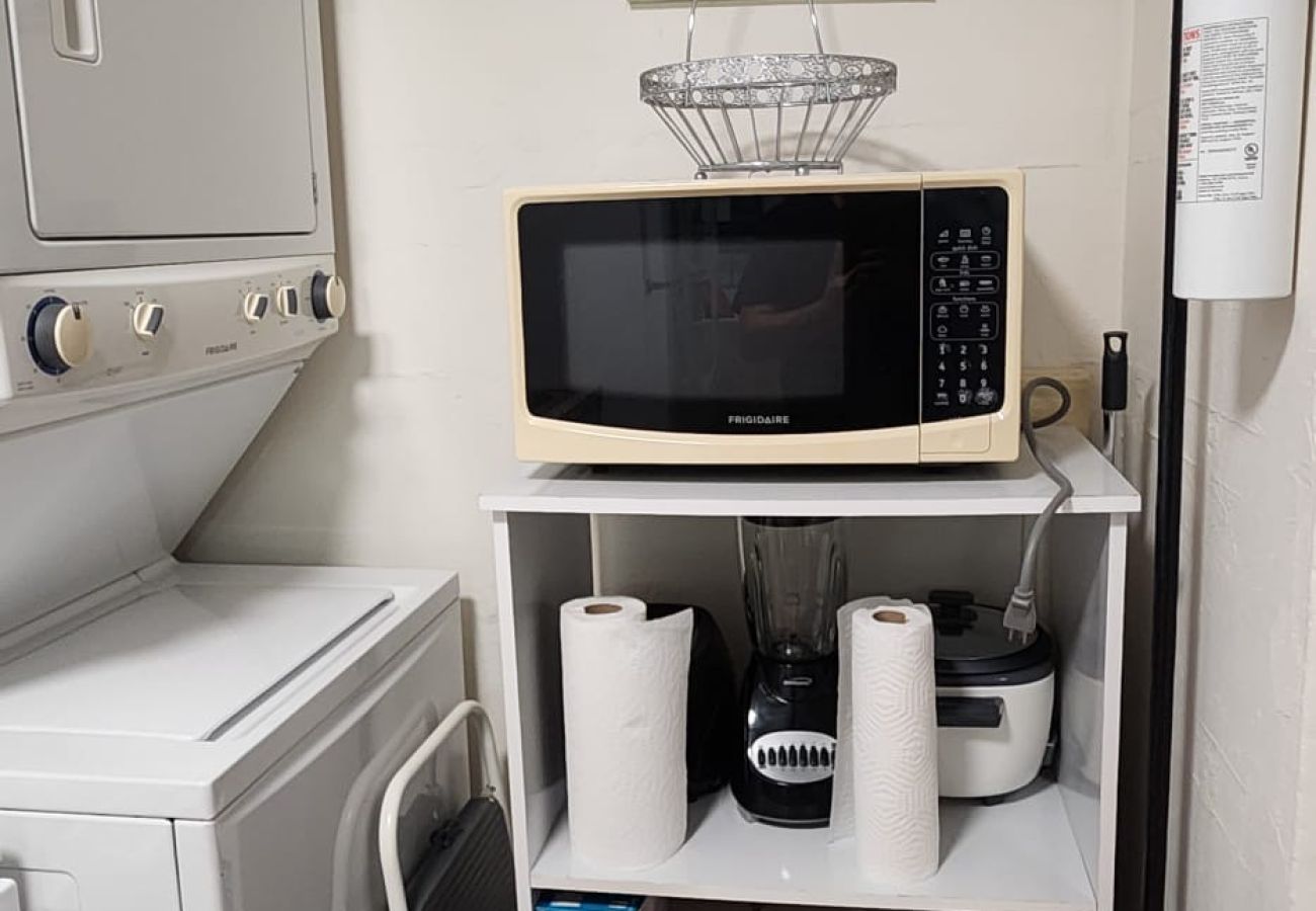 Apartamento en Hato Rey - Charming 2BR in Condado – 4 Min to the Beach & Parking