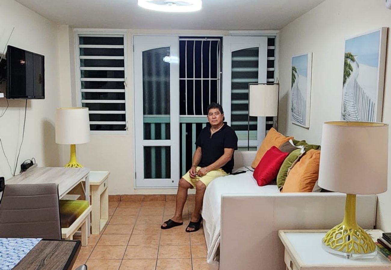Apartamento en Hato Rey - Charming 2BR in Condado – 4 Min to the Beach & Parking