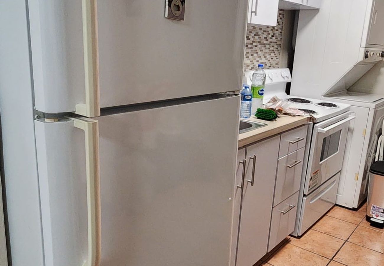 Apartamento en Hato Rey - Charming 2BR in Condado – 4 Min to the Beach & Parking