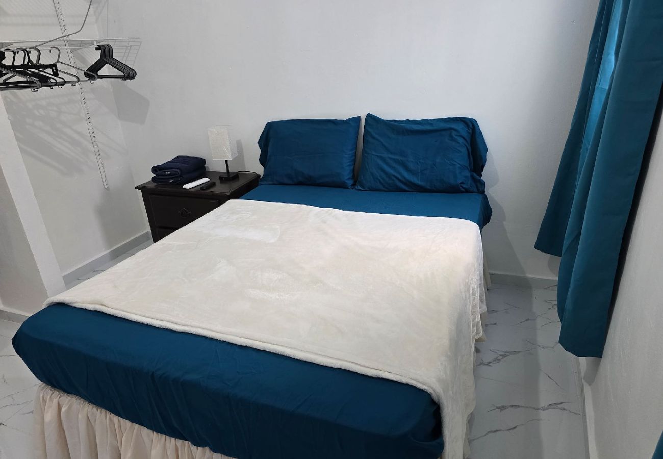 Casa en San Juan - Apartamento en Guesthouse. 5 min Choliseo San Juan 