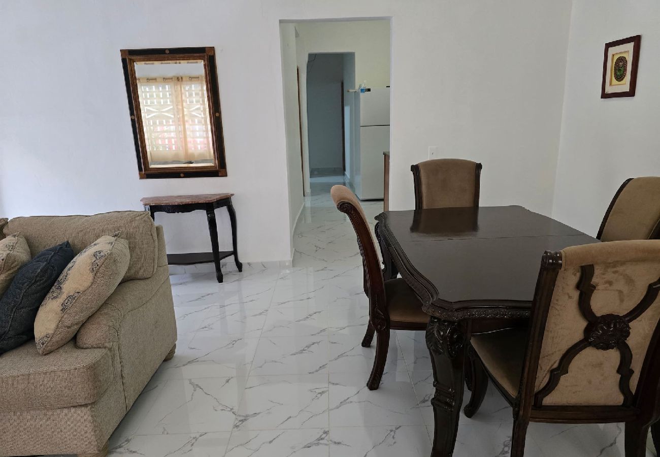 Casa en San Juan - Apartamento en Guesthouse. 5 min Choliseo San Juan 