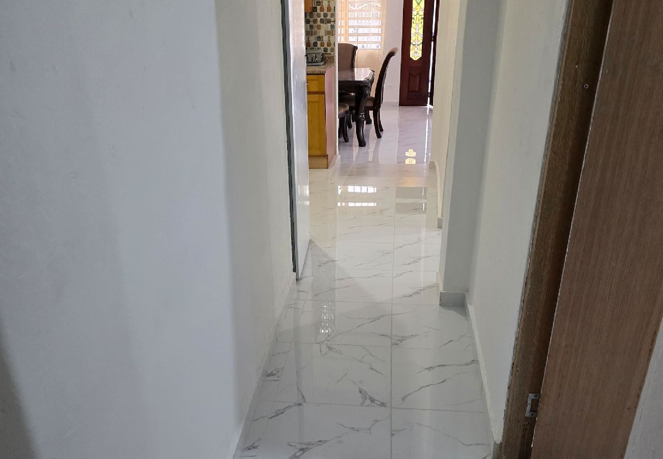 Casa en San Juan - Apartamento en Guesthouse. 5 min Choliseo San Juan 
