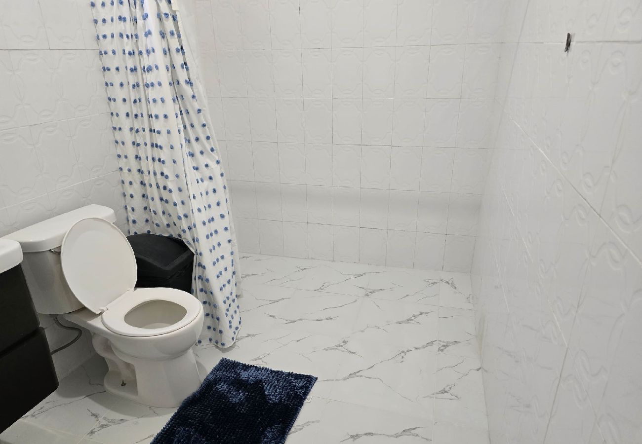 Casa en San Juan - Apartamento en Guesthouse. 5 min Choliseo San Juan 