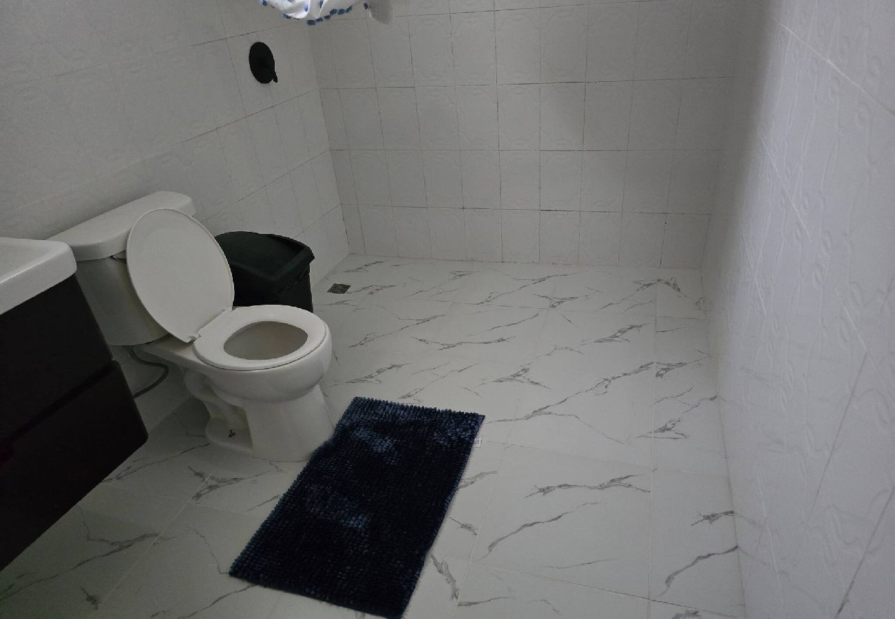 Casa en San Juan - Apartamento en Guesthouse. 5 min Choliseo San Juan 