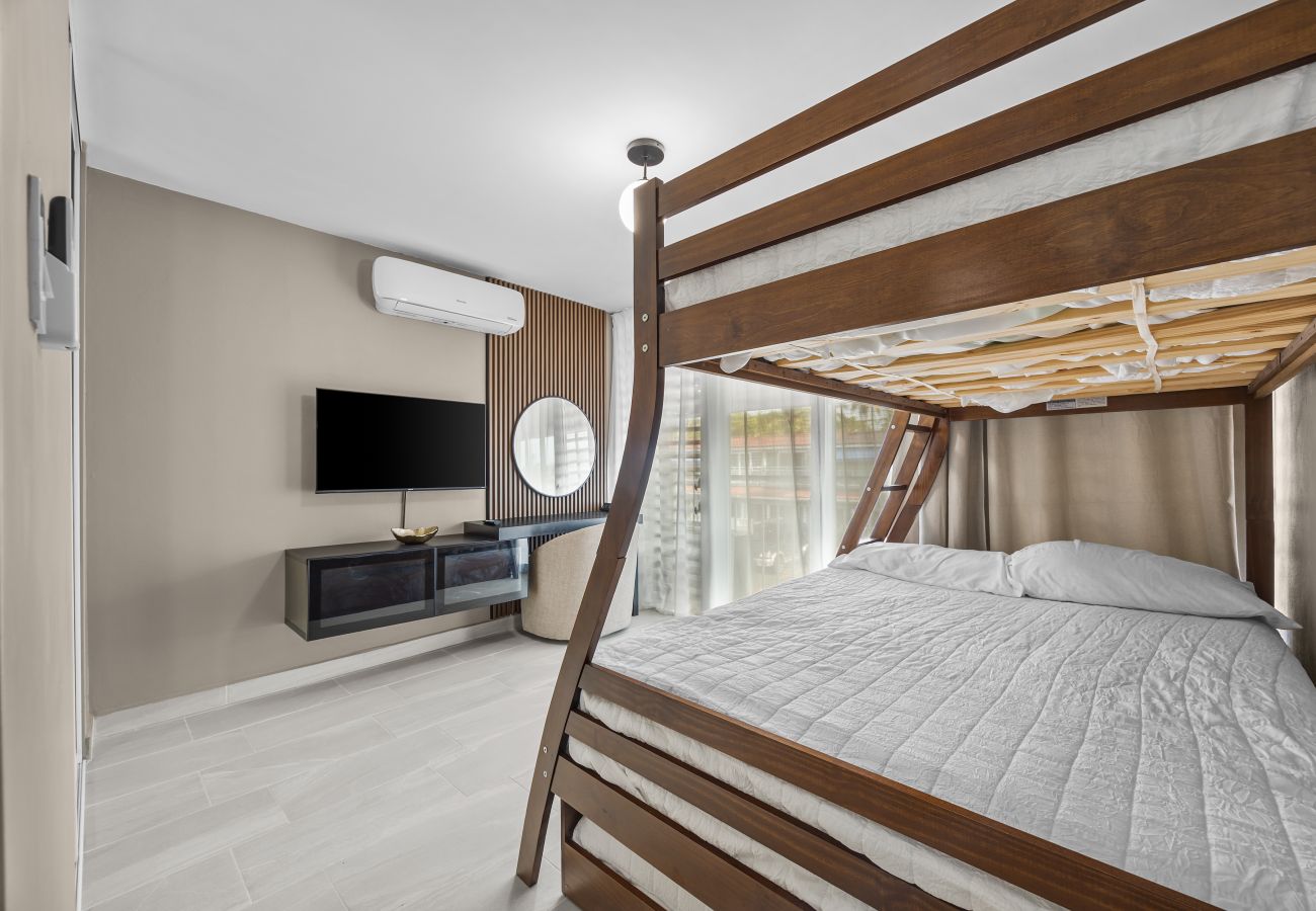 Casa adosada en Dorado - Cozy & Spacious Dorado Townhouse