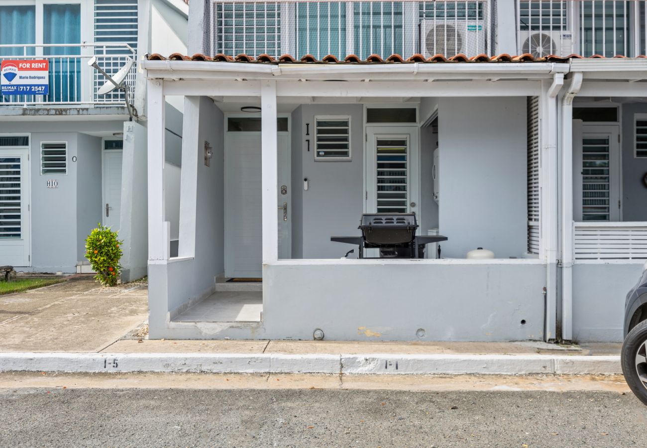 Casa adosada en Dorado - Cozy & Spacious Dorado Townhouse