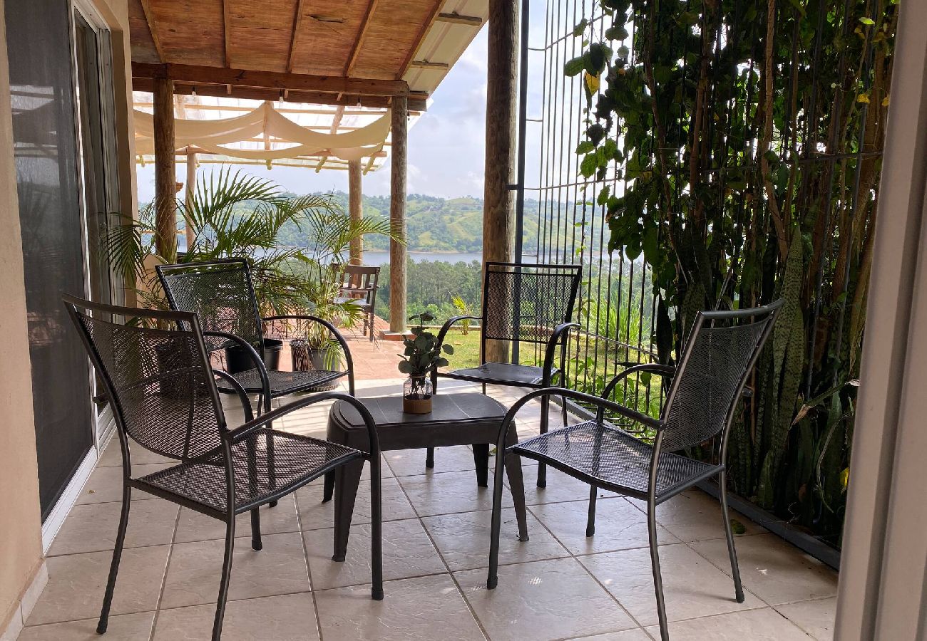 Alquiler por habitaciones en El Caimito - Villas del Lago Resort | Family suite