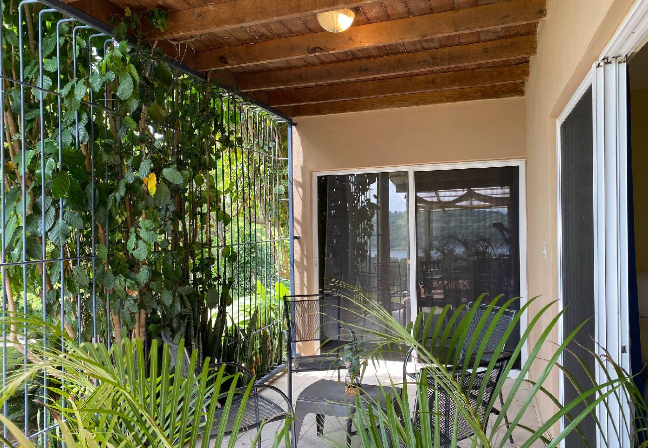 Alquiler por habitaciones en El Caimito - Villas del Lago Resort | Family suite