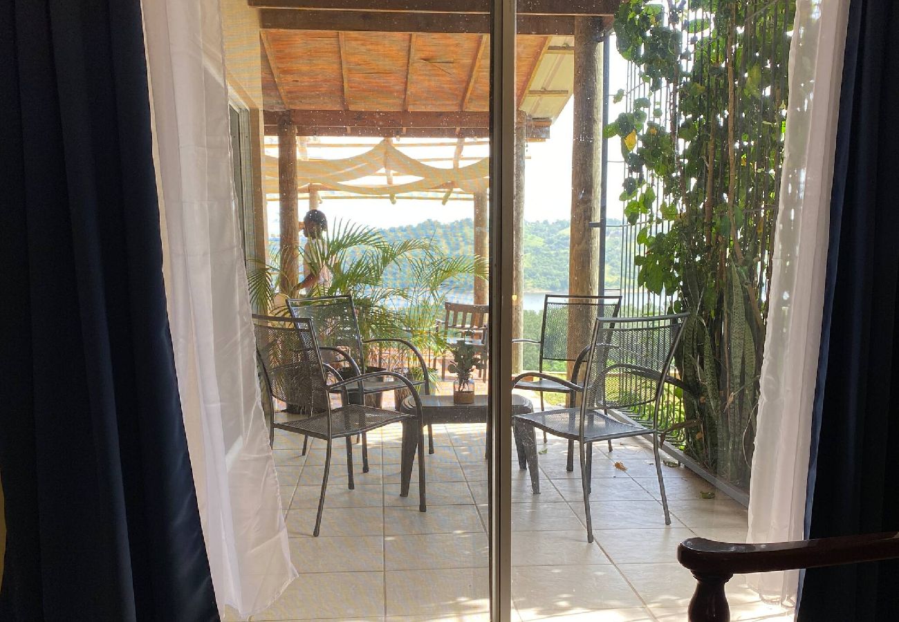 Alquiler por habitaciones en El Caimito - Villas del Lago Resort | Family suite