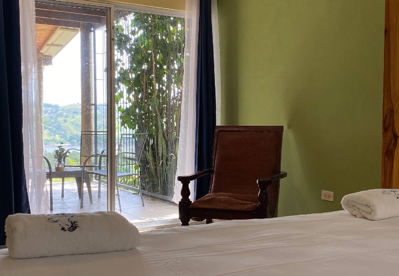 Alquiler por habitaciones en El Caimito - Villas del Lago Resort | Family suite