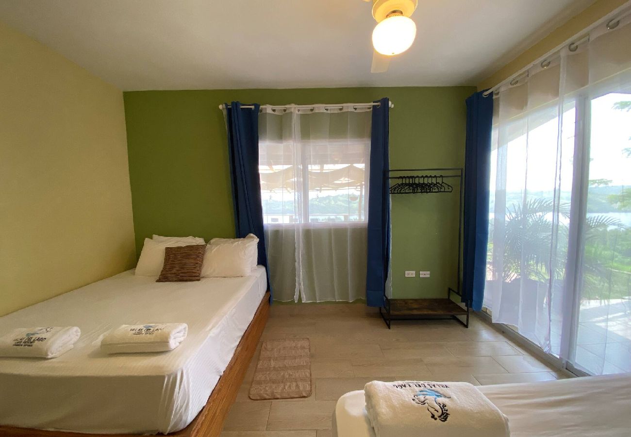 Alquiler por habitaciones en El Caimito - Villas del Lago Resort | Family suite