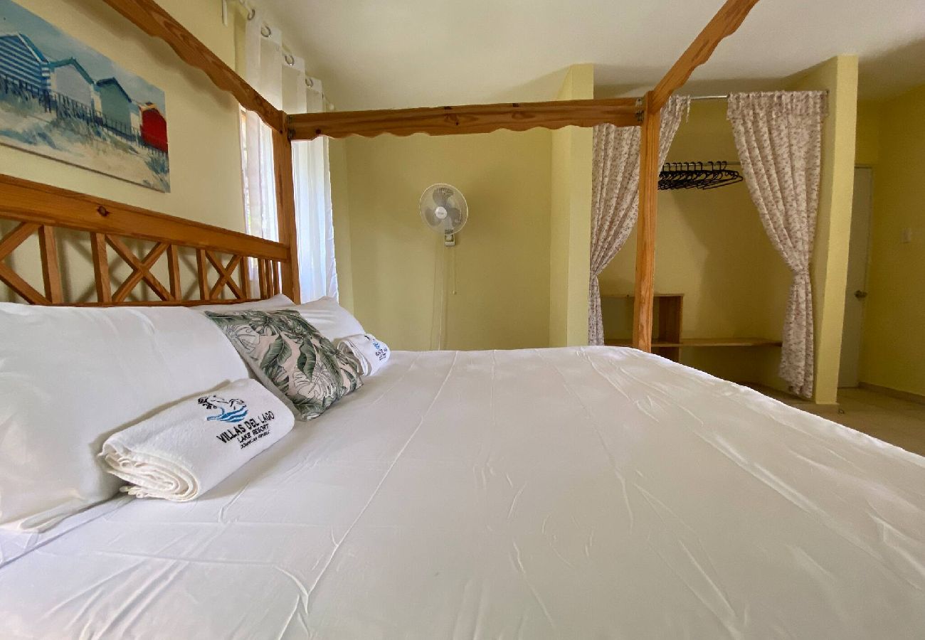Alquiler por habitaciones en El Caimito - Villas del Lago Resort | Family suite