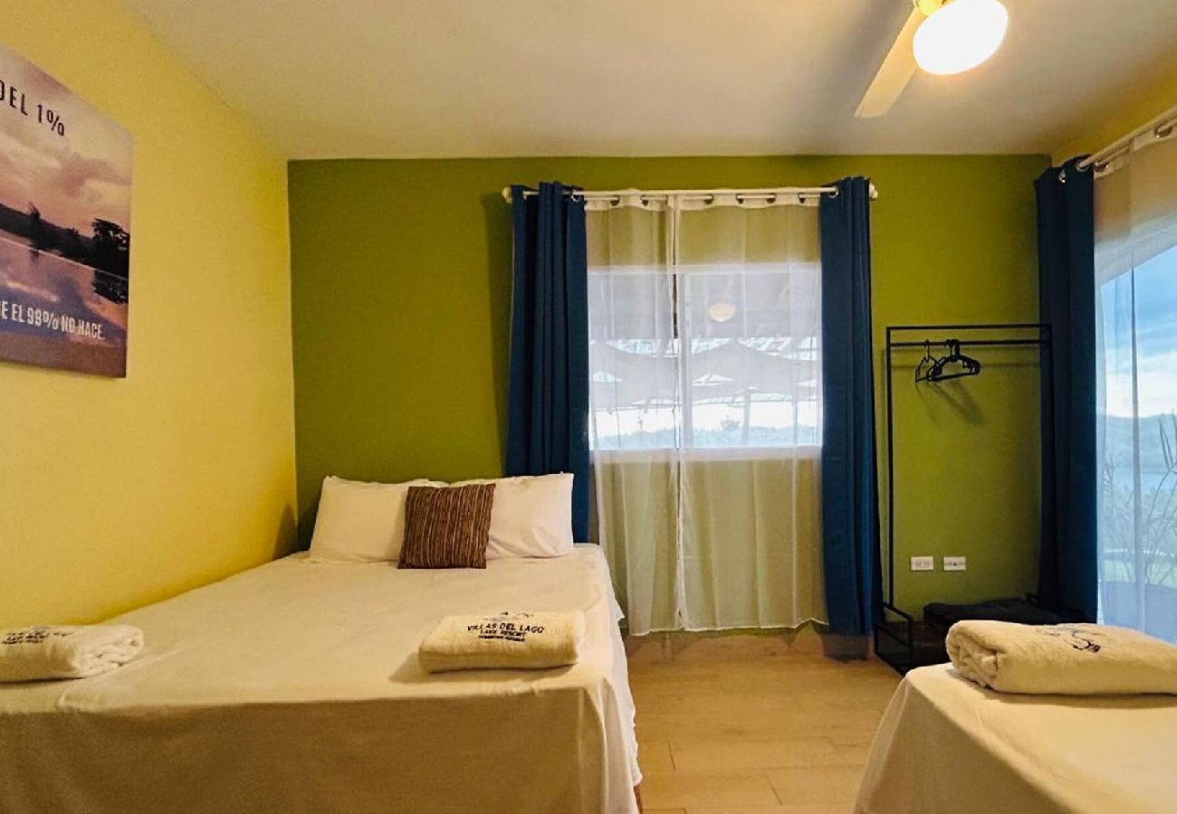 Alquiler por habitaciones en El Caimito - Villas del Lago Resort | Family suite