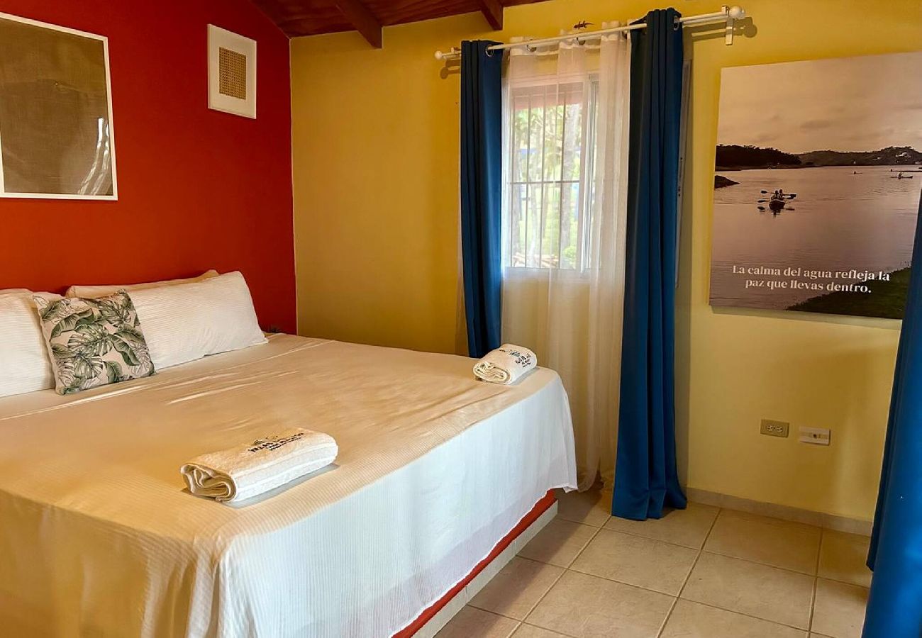 Alquiler por habitaciones en El Caimito - Villas Del Lago Resort – King Room | Upper Floor
