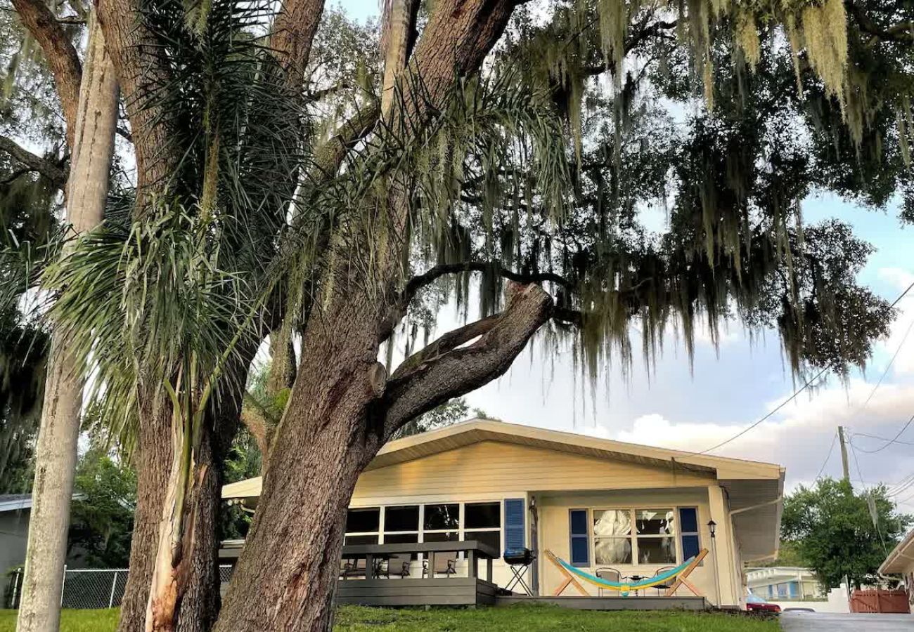 Casa en Polk City - Best sunsets in Winter Haven. Lakefront home 5 minutes from downtown!