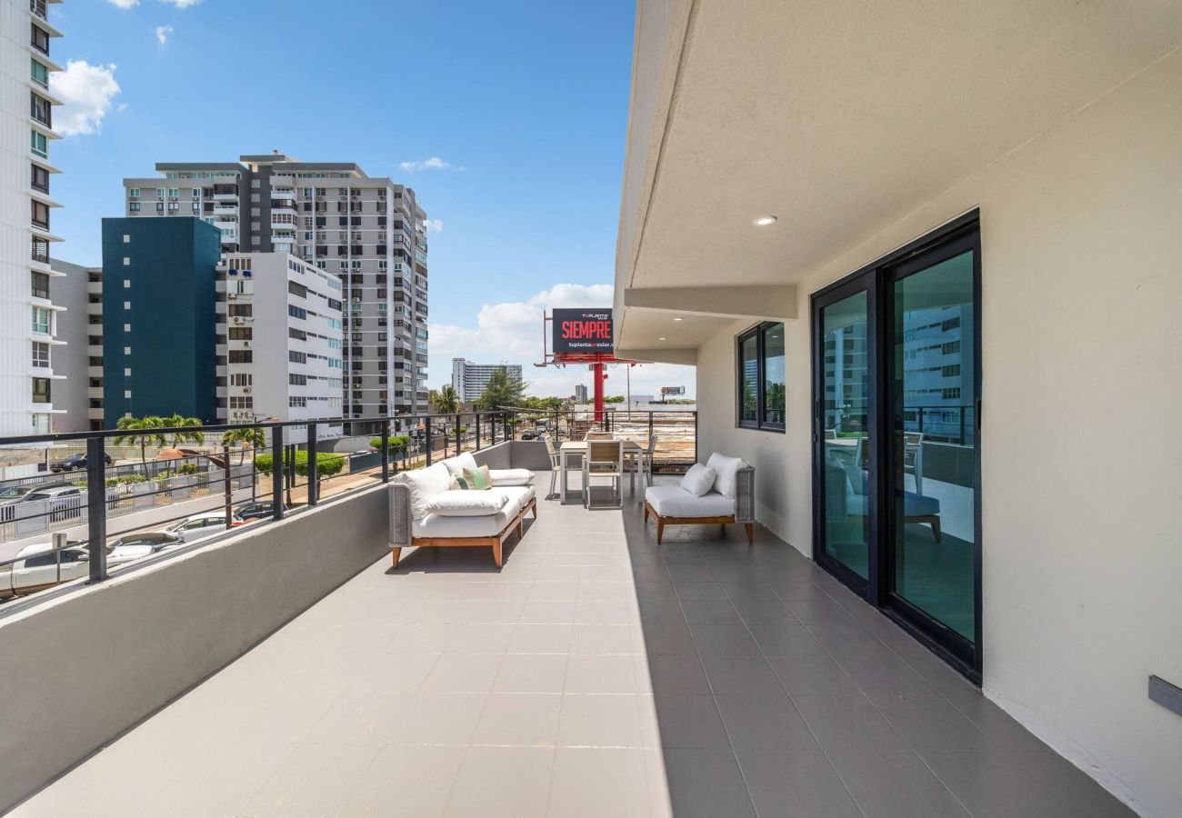 Apartamento en Carolina - Isla Verde Ocean View |  Entire 2nd Floor Suite & Private Penthouse Suite