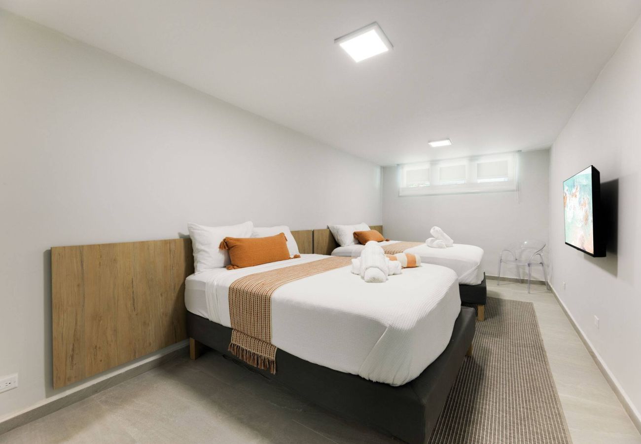 Apartamento en San Juan - 14 Guests | 2 Suites | 2 Min Beach | Private Pool