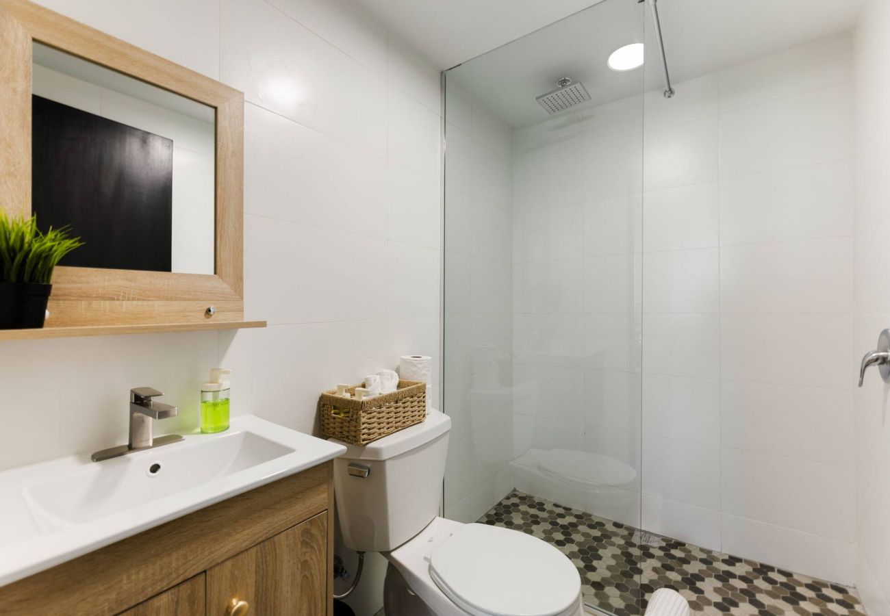 Apartamento en San Juan - 14 Guests | 2 Suites | 2 Min Beach | Private Pool