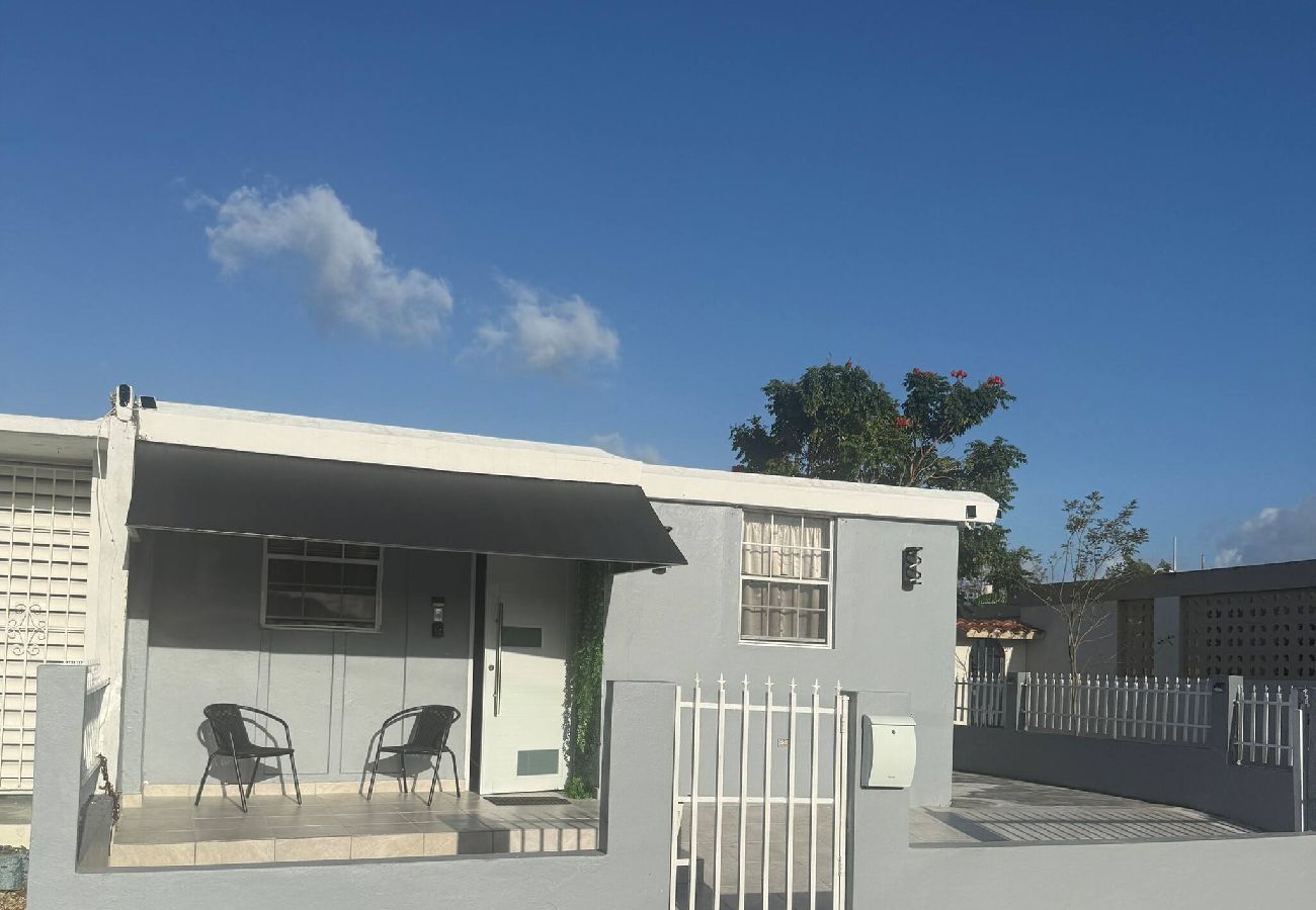 Casa en Carolina - Modern & Cozy Home2 Mins to Airport and car rental 