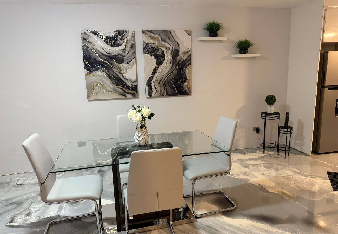 Casa en Carolina - Modern & Cozy Home2 Mins to Airport and car rental 