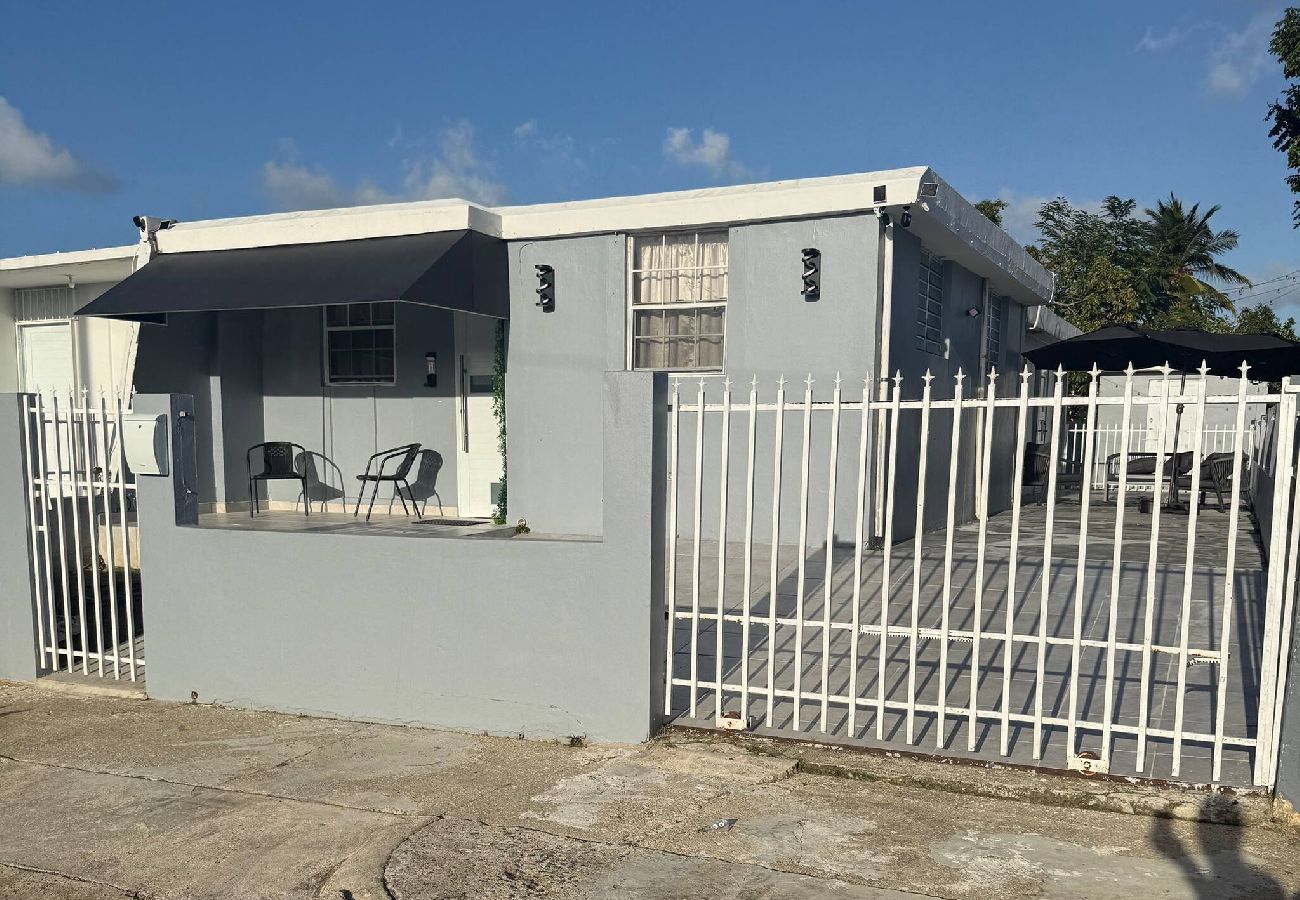 Casa en Carolina - Modern & Cozy Home2 Mins to Airport and car rental 