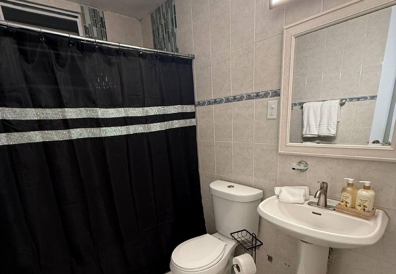 Casa en Carolina - Modern & Cozy Home2 Mins to Airport and car rental 