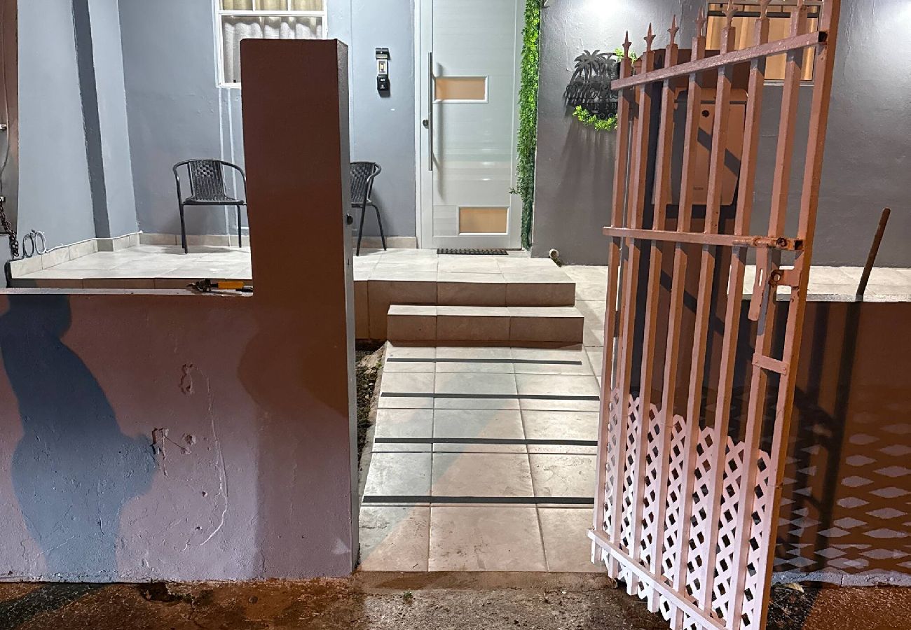 Casa en Carolina - Modern & Cozy Home2 Mins to Airport and car rental 