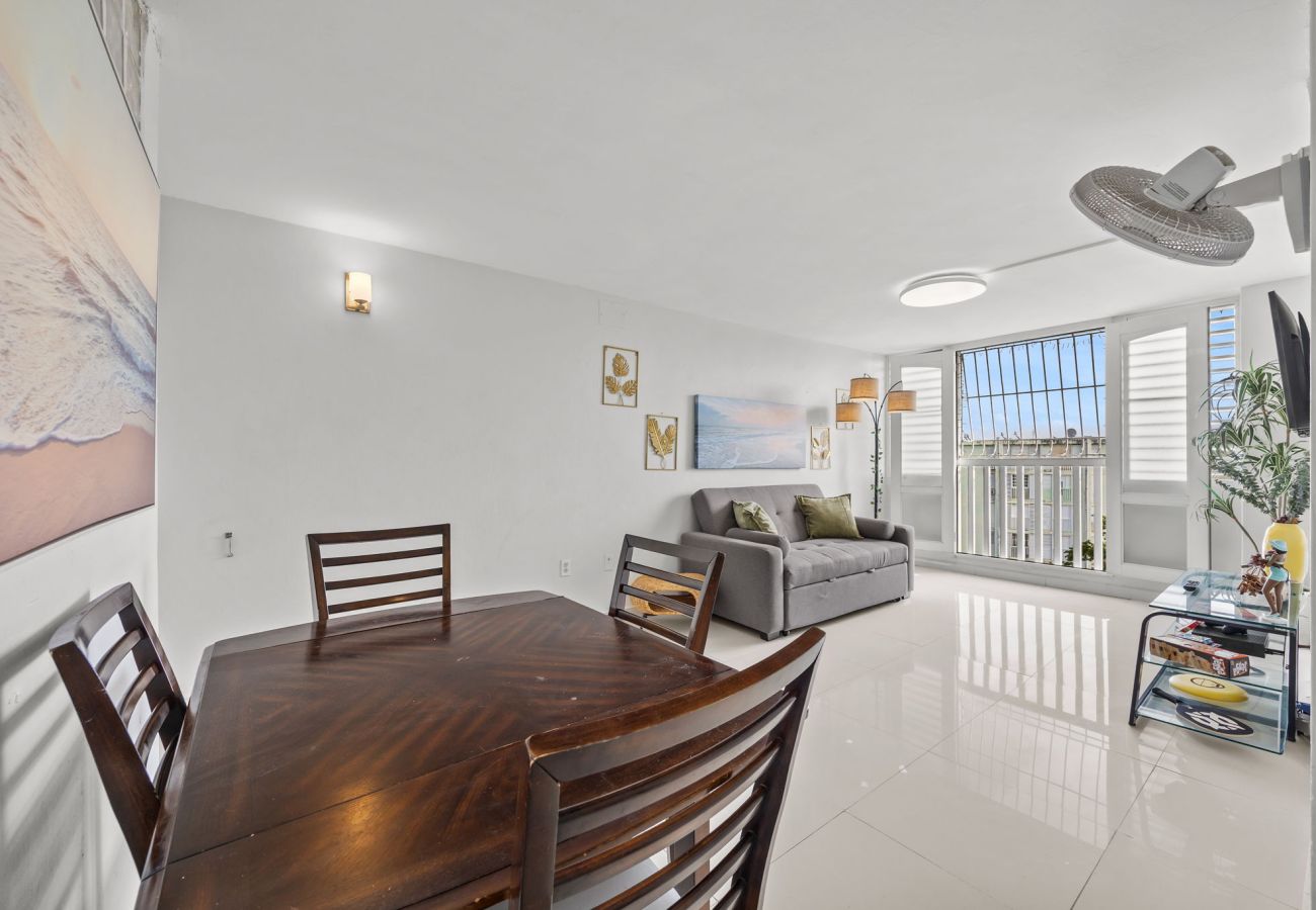 Residencial en Hato Rey - 3BR Condo w/ Gym & Balcony – Hato Rey, San Juan