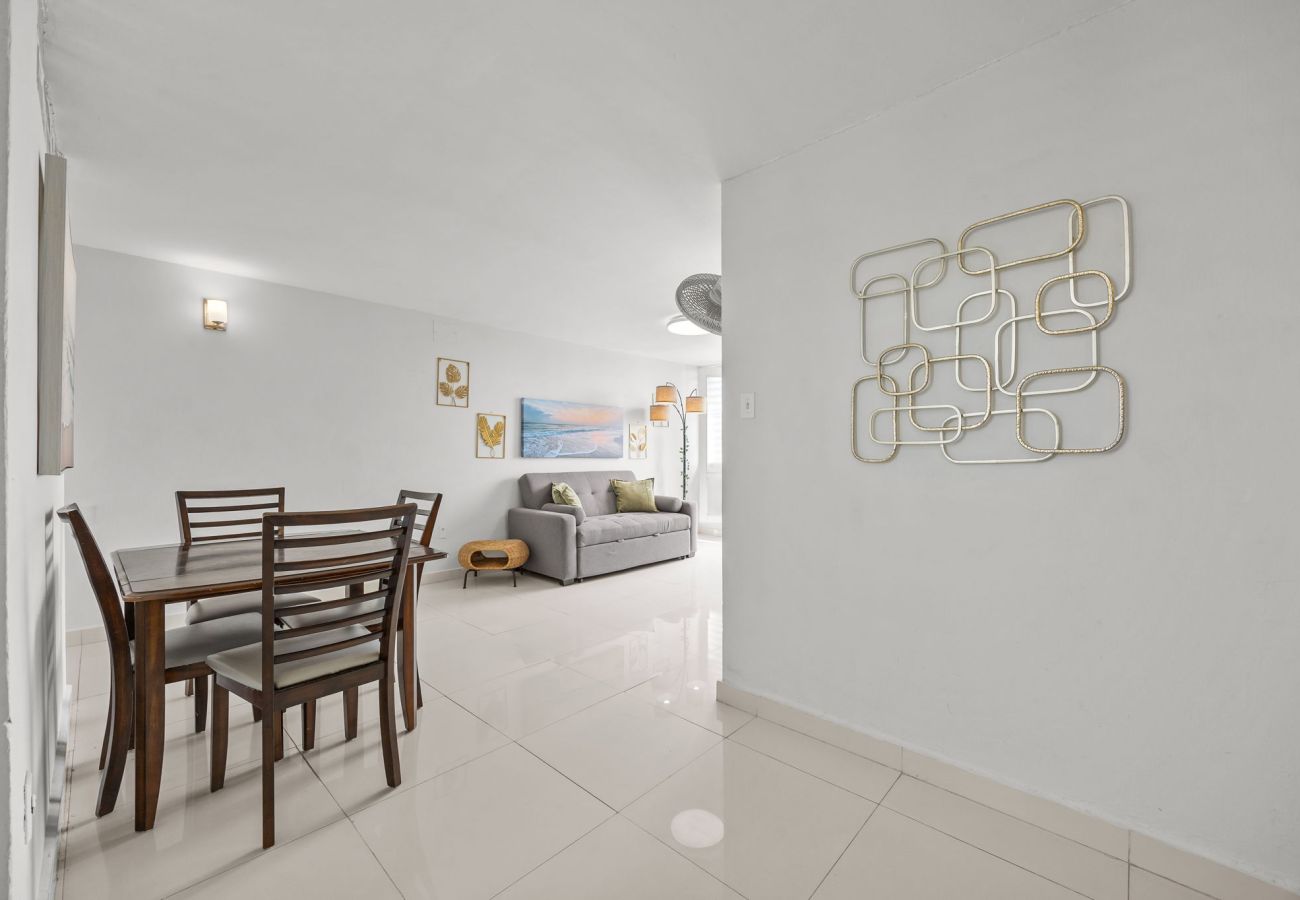 Residencial en Hato Rey - 3BR Condo w/ Gym & Balcony – Hato Rey, San Juan