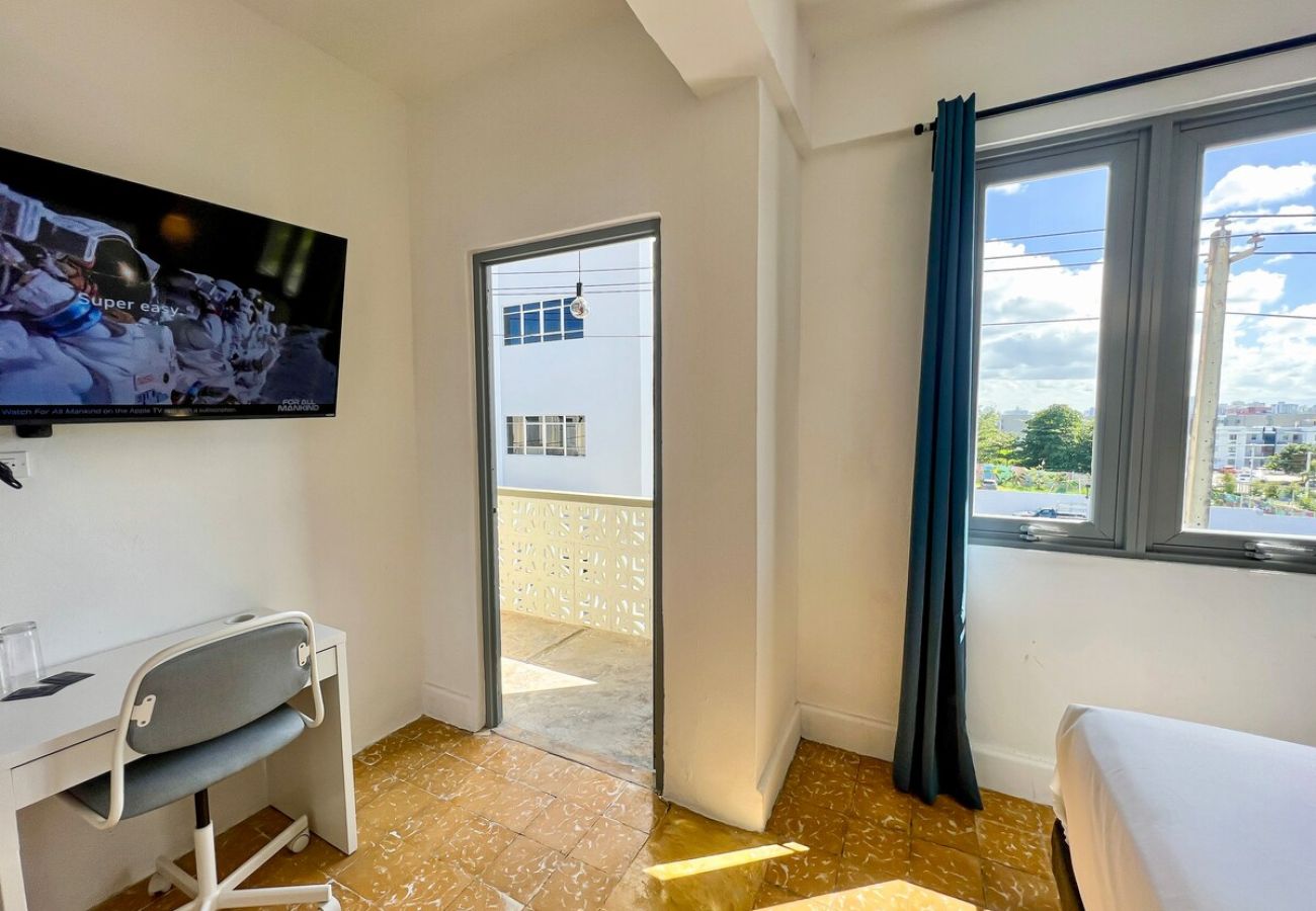 Alquiler por habitaciones en San Juan - Bahia Urbana, Superior Room with balcony, near Old San Juan