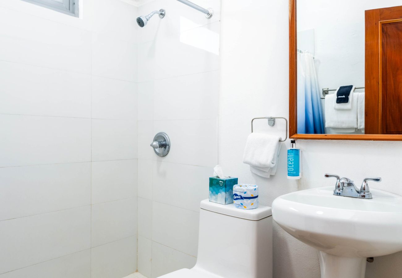 Alquiler por habitaciones en San Juan - Bahia Urbana, Superior Room with balcony, near Old San Juan