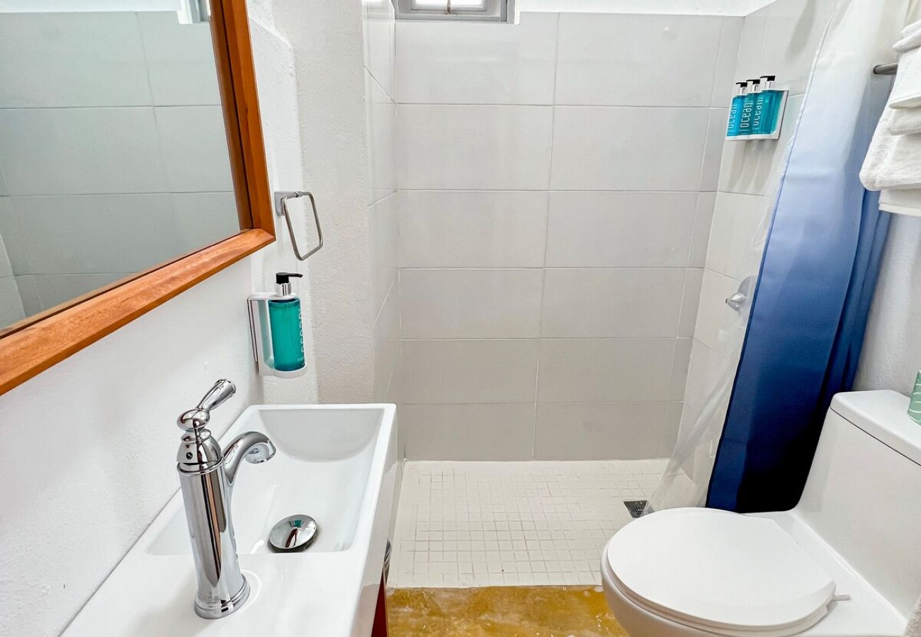 Alquiler por habitaciones en San Juan - Bahia Urbana, Superior Room with balcony, near Old San Juan