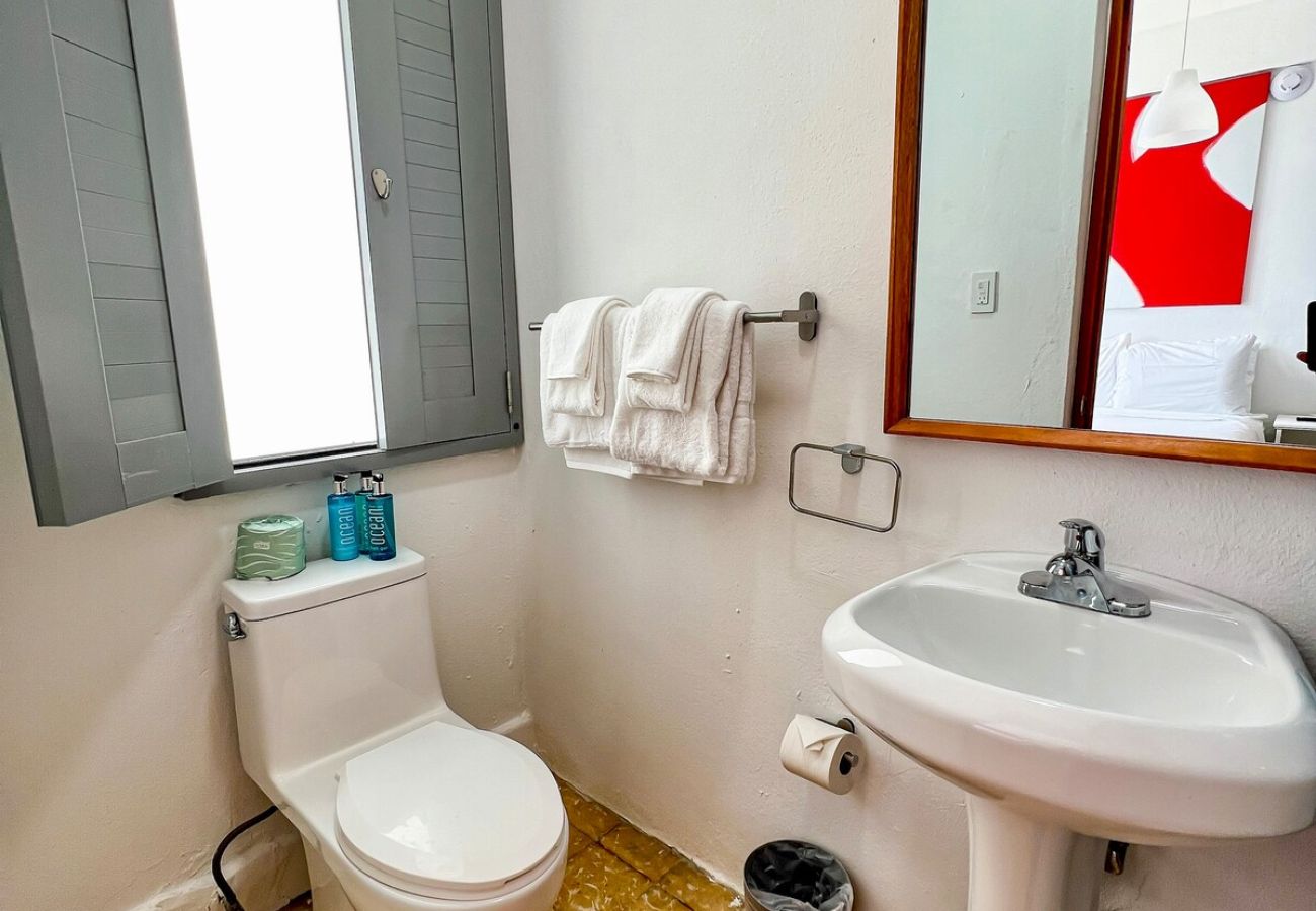 Alquiler por habitaciones en San Juan - Bahia Urbana, Superior Room with balcony, near Old San Juan