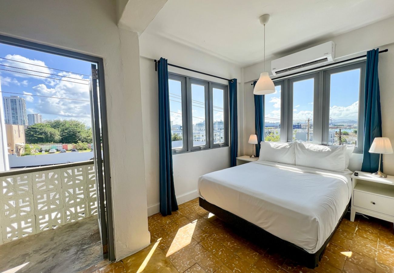 Alquiler por habitaciones en San Juan - Bahia Urbana, Superior Room with balcony, near Old San Juan