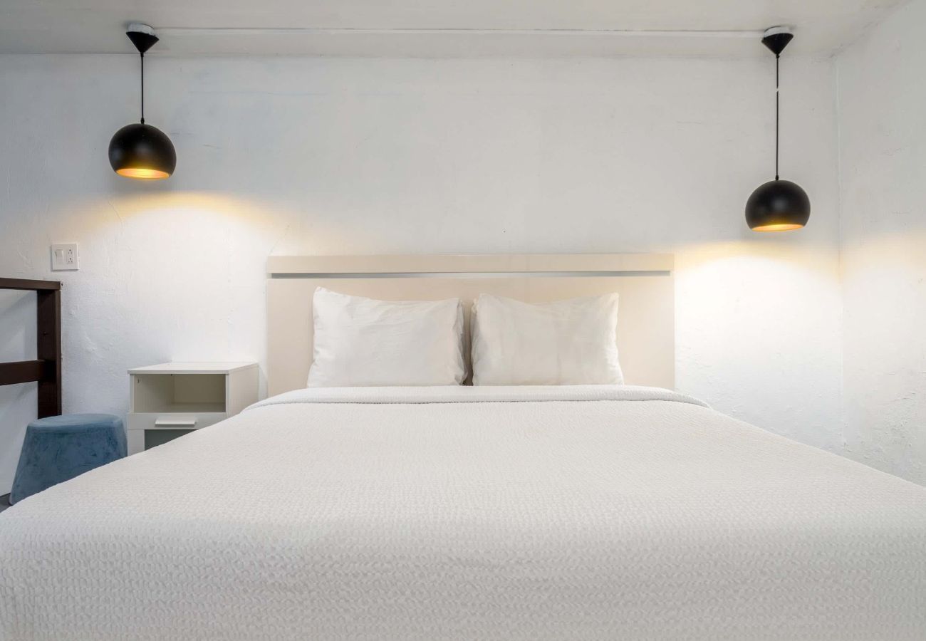 Apartamento en San Juan - Elokut 1 - Trendy Loft Steps from Old San Juan and Escambron Beach