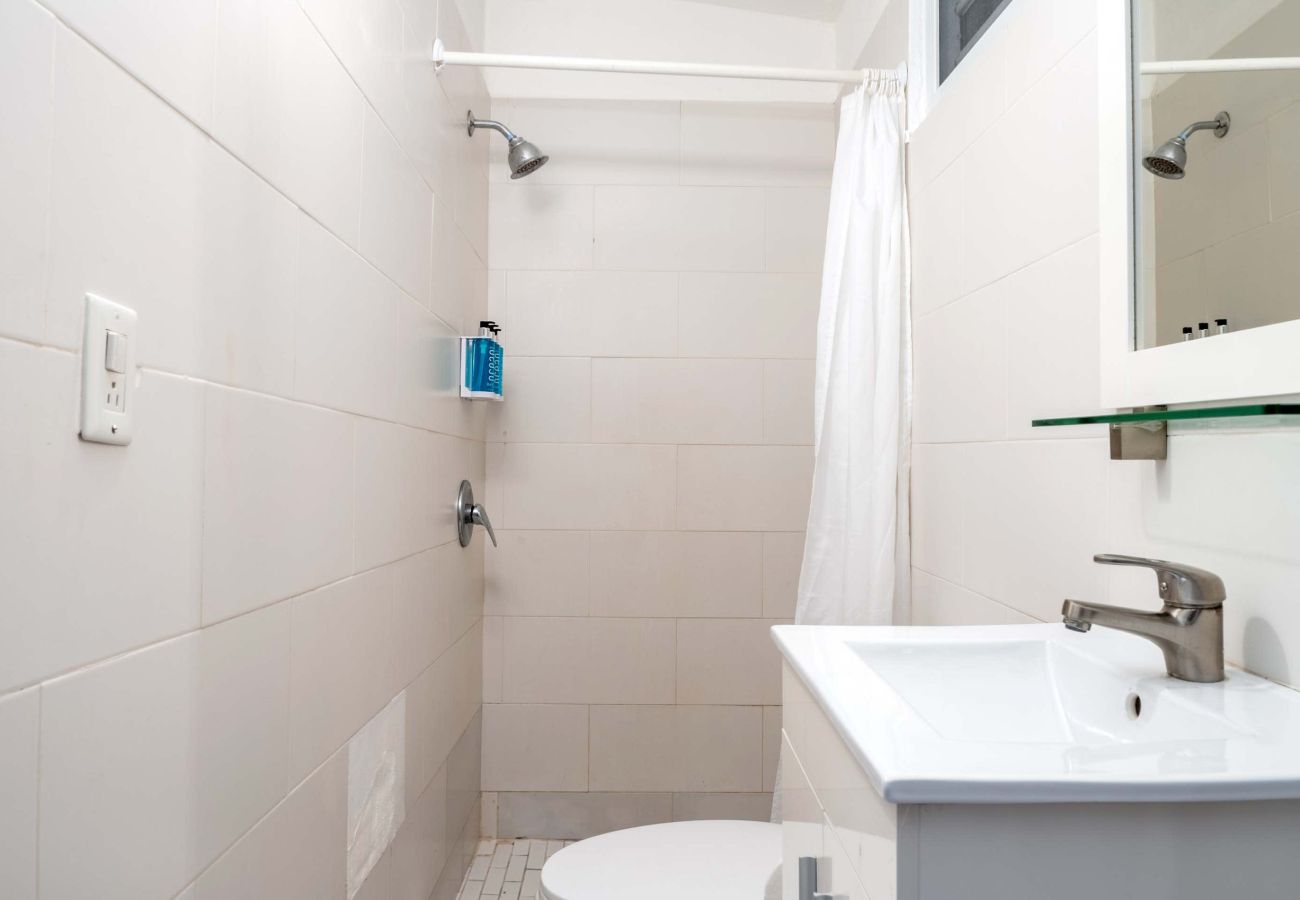 Apartamento en San Juan - Elokut 1 - Trendy Loft Steps from Old San Juan and Escambron Beach