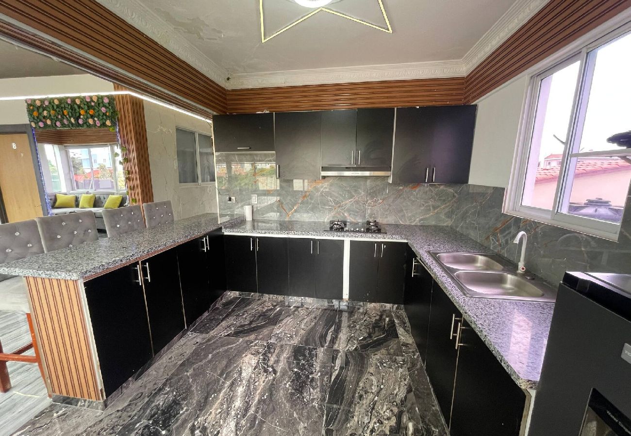 Apartamento en Santo Domingo Este - Apto Amplio de 3 HB con Acceso a Jacuzzi