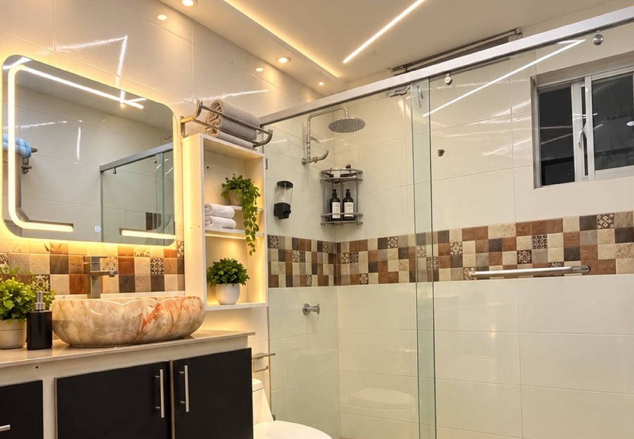 Apartamento en Santo Domingo Este - Apto Amplio de 3 HB con Acceso a Jacuzzi