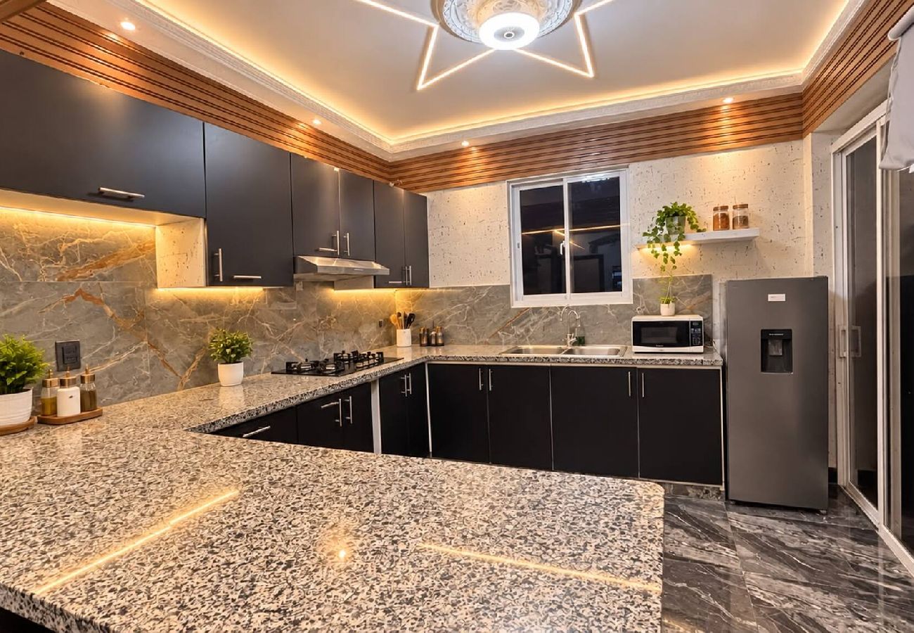 Apartamento en Santo Domingo Este - Apto Amplio de 3 HB con Acceso a Jacuzzi