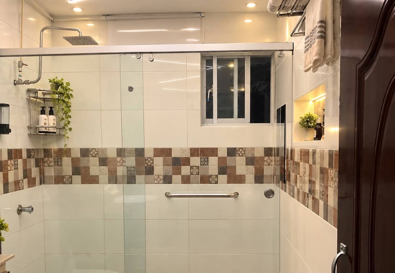 Apartamento en Santo Domingo Este - Apto Amplio de 3 HB con Acceso a Jacuzzi