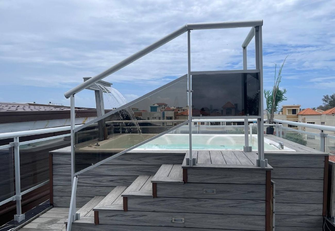 Apartamento en Santo Domingo Este - Suite King con Acceso a Jacuzzi en Terraza