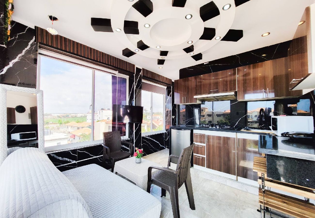 Apartamento en Santo Domingo Este - Suite King con Acceso a Jacuzzi en Terraza