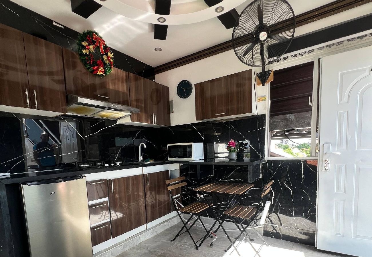 Apartamento en Santo Domingo Este - Suite King con Acceso a Jacuzzi en Terraza