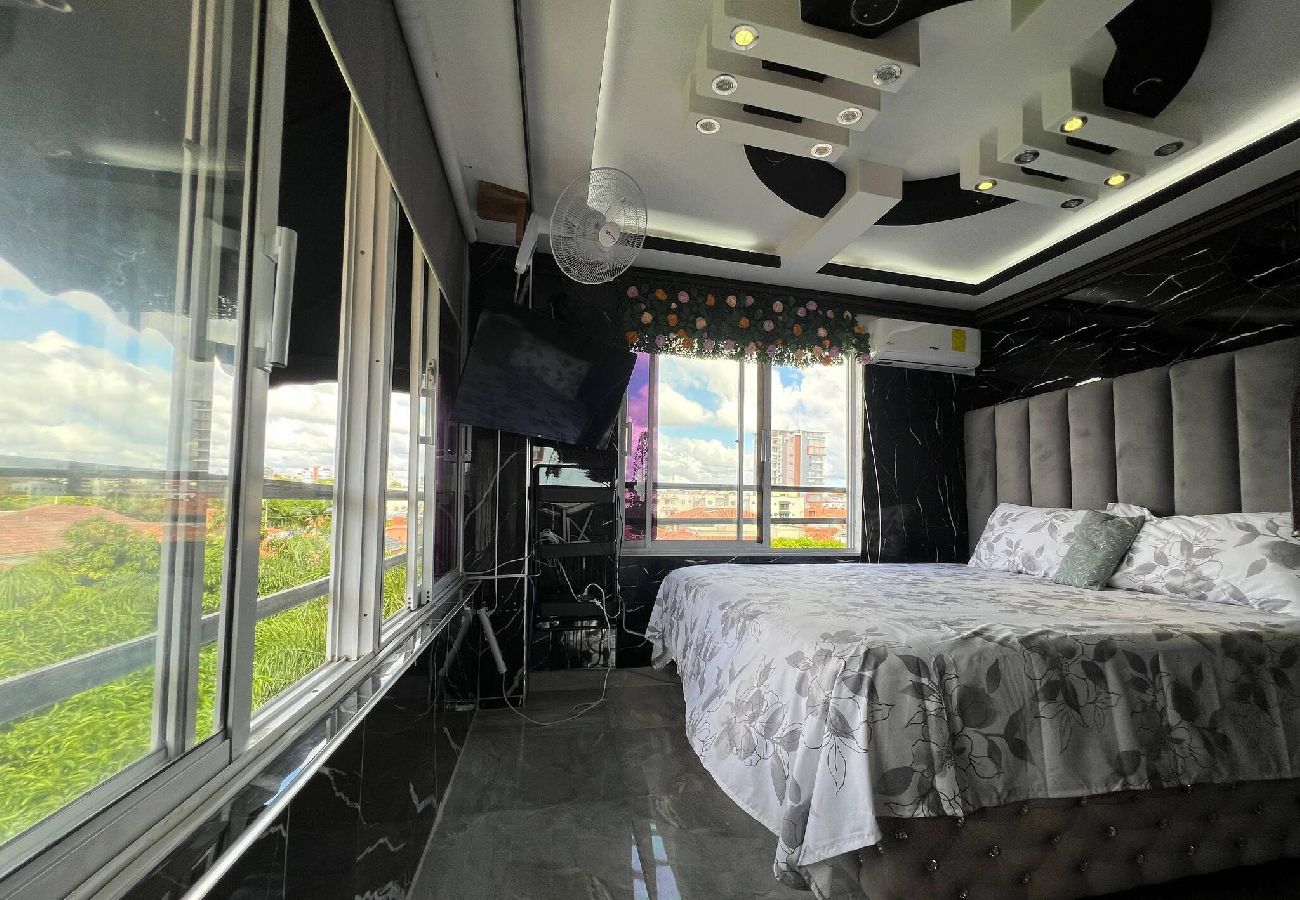 Apartamento en Santo Domingo Este - Suite King con Acceso a Jacuzzi en Terraza