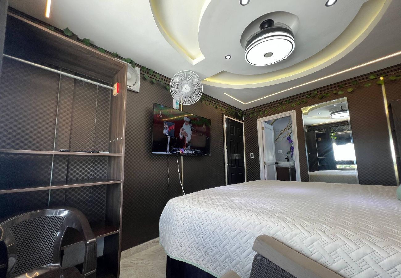 Apartamento en Santo Domingo Este - Apto de 2 HB con Balcón y Acceso a Jacuzzi