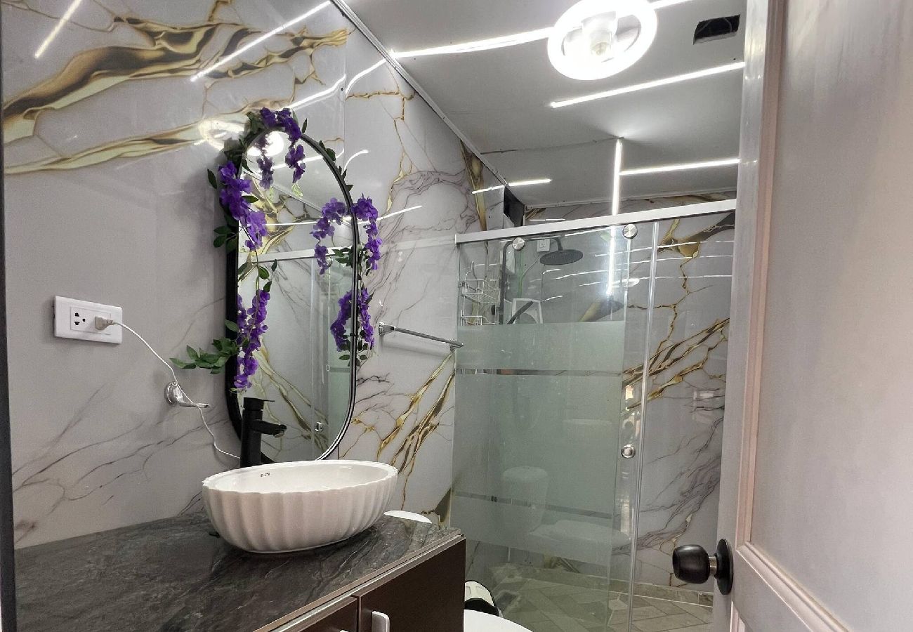 Apartamento en Santo Domingo Este - Apto de 2 HB con Balcón y Acceso a Jacuzzi